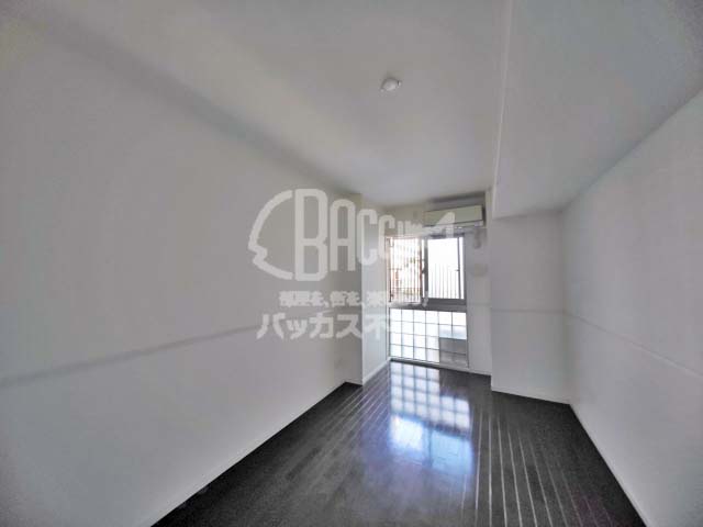 ロイヤルパークス桃坂 Mtype 1LDK 55.81㎡の洋室