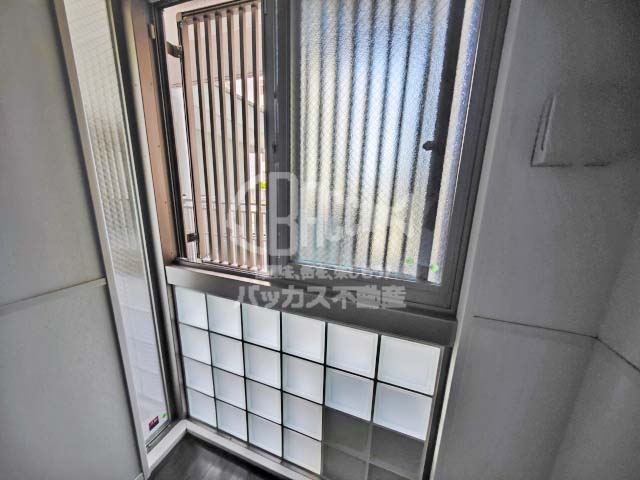 ロイヤルパークス桃坂 Mtype 1LDK 55.81㎡の洋室の窓