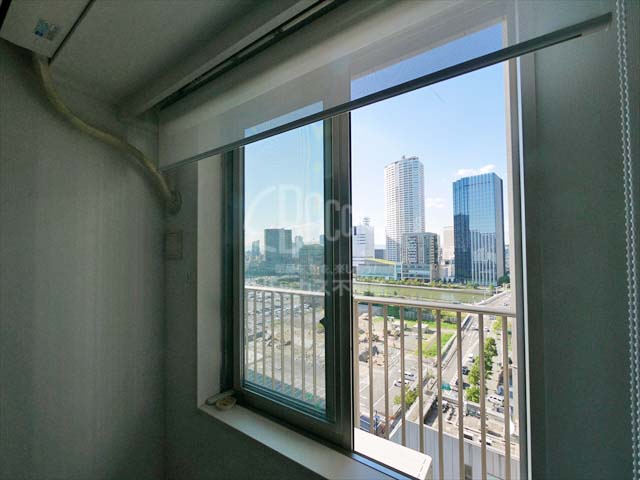 グランスイート中之島タワー 3LDK 76.39㎡の洋室からの眺望です。(13階 2018年9月撮影)