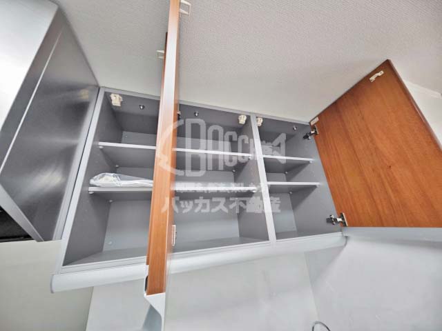 ローレルタワーサンクタス梅田 1LDK 40.82㎡のキッチン収納