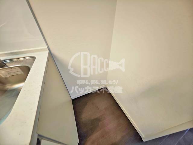 ロイヤルパークス桃坂 Mtype 1LDK 55.81㎡の冷蔵庫置場